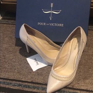 REDUCED! Authentic Pour la Victoire pump heels.